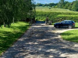 The Lodge，位于Felsted的酒店