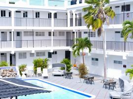 GolfView Hotel，位于曼德维尔的带停车场的酒店