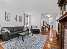 Trendy Urban Retreat, Spacious 4BR, Best Location in City，位于哥伦布的酒店