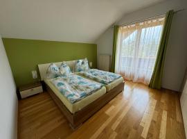 Ferienwohnung Bella，位于法克湖的酒店