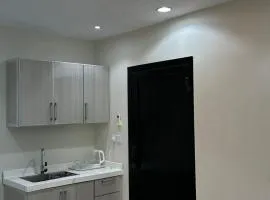 غُرفة بأثاث مُريح و هادئ