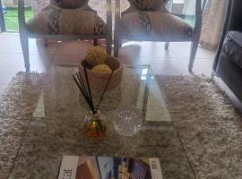 CLASSY and COZY 3，位于佛维斯的酒店