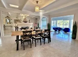 Charming Chevron Island Haven- Dog-Friendly Retreat Right on Main River