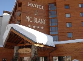 皮克布兰科酒店，位于拉普德兹里夫内尔1号滑雪缆车附近的酒店