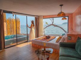 Moroccan Beachfront Pool Villa Koh Larn，位于Ko Sak的酒店