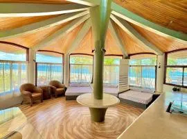 The Escape Beachfront - GRAND Villa