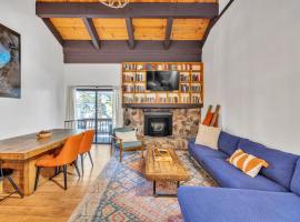 Alpine Retreat in the Heart of Incline Village condo，位于斜坡村的酒店