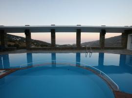 Perla Pool Hotel Andros，位于Ménites的酒店