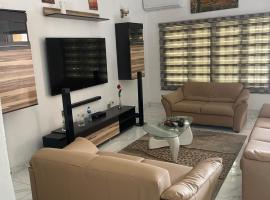 1 bedroom terrace duplex，位于Aja的酒店
