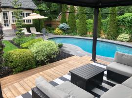 Garden Suite with Pool and Sauna，位于布兰普顿的酒店