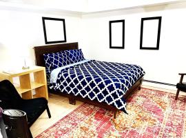 PRIVATE 2 BR Apt with PRIVATE Backyard in LIC !!!，位于Roosevelt Island的酒店