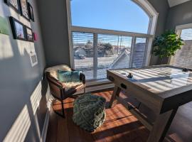 Relaxing Condo on the River - NEW Air Hockey Table，位于鸽子谷的酒店