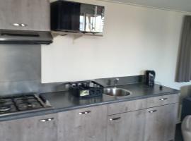 Mares，位于恩克赫伊曾的酒店