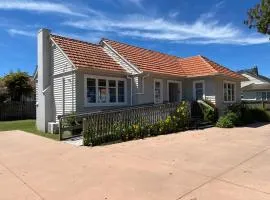 Whole house, Amohau St opposite Trade Central - 3 Bedrooms, Sleeps up to 6, 5 beds, wheel chair friendly