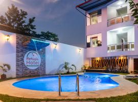 Refugio Hotel，位于圣拉蒙的带泳池的酒店