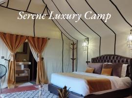 Serene Luxury Camp，位于梅尔祖卡的酒店