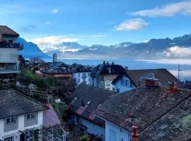 Room with splendid lake view in Montreux city center