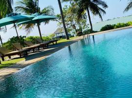 Villa Sethawadi Hotel and Kitesurf Centre，位于卡尔皮蒂耶的带泳池的酒店