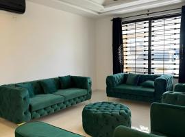 Park Plaza Hotel & Restaurant，位于Rūpnagar的酒店