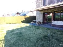 Bonito apartamento con gran jardín