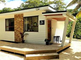 Tiny Grove，位于阿洛菲的酒店