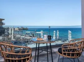 Blue Balcony Boutique Seaside Suite with Private Parking
