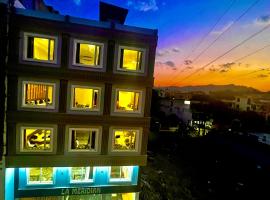 Hotel LA Meridian - Rishikesh Road, Haridwar，位于瑞诗凯诗的酒店