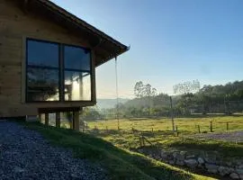 Refúgio Rural: Chalé de Luxo com Jacuzzi e Lareira