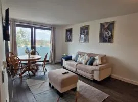 Slough Luxhaven Elegant One-Bed Apartment on High Street