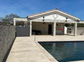 Dépendance maisonnette paisible piscine privee，位于Bias的酒店