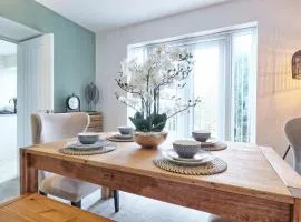Modern Home Basildon Long stay Contractor Sleeps 6