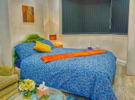 Cozy and Spacious Room Two Double Beds Free WiFi and Parking