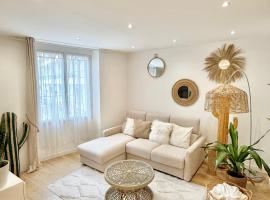 T3 6 personnes de 60m2 au coeur de ville, terrasse et parking gratuit，位于圣拉斐尔的酒店