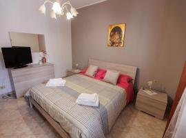 Casa Lina - relax tra Siracusa e Pantalica - parcheggio libero，位于Sortino的酒店