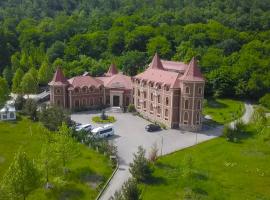 Chateau Qusar Hotel & Restaurant，位于库萨雷的酒店