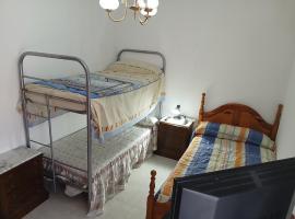 Habitacion Privada Triple Toledo，位于托莱多的酒店