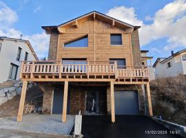 Chalet NEUF Jacuzzi Terrasse Salle jeux proche Font Romeu，位于Égat的酒店