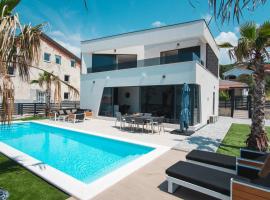 Villa Cubus，位于斯塔拉诺瓦利亚的乡村别墅