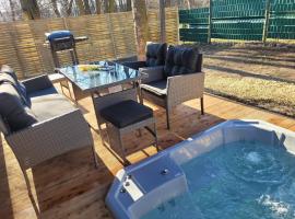 Parkcity SPA Domek z jacuzzi w Parku Śląskim，位于卡托维兹的酒店