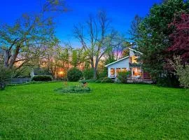 PRIVATE COTTAGE GETAWAY On LAKE SIMCOE