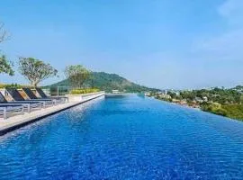 The Base Height Condo with Rooftop infinity pool