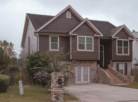 Vacation Home in Morrow, Georgia - Casa Bustamante，位于莫罗的酒店