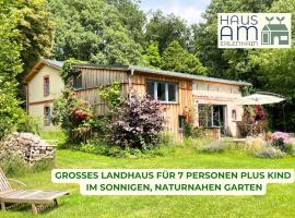 Haus am Erlenhain mit Sauna und großem, naturnahen Garten，位于Grambow的酒店
