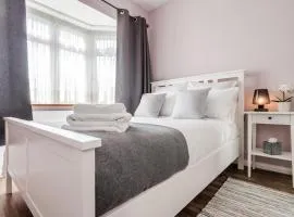 Entire 4-Bedroom Home Surrey