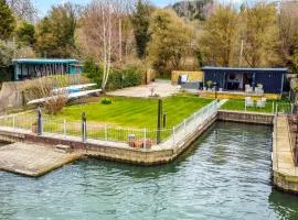 River cabin & Mills Cottage