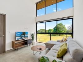 8-min Walk to Beach with Pool & Golf，位于Pochote的酒店