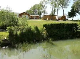 Peenehof Köppen - Ferienwohnungen & Schlaffässer