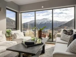Stunning Views - Free Parking - Luxury - Central