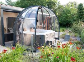 L'Escale Sud Gironde - Séjour en amoureux avec jacuzzi privatif - Piscine - Massage Traiteur & Brunch possibles，位于Pompéjac的酒店