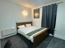 Room 8 NG3 2AZ